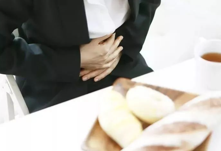 只是覺得胃疼，卻意外查出“癌”，61歲阿姨崩潰，醫(yī)生說手術做不了…